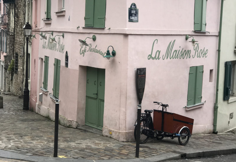 En liten gate i Paris.