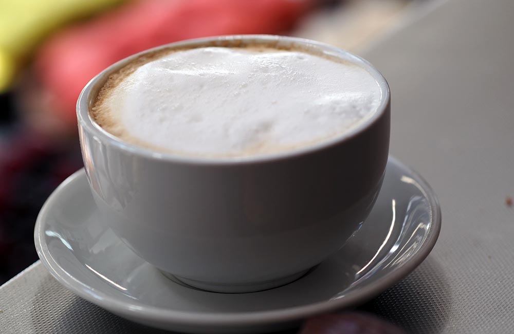 En kopp med cappuccino
