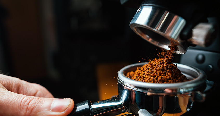 Kaffe finmales direkte i en espressotamper