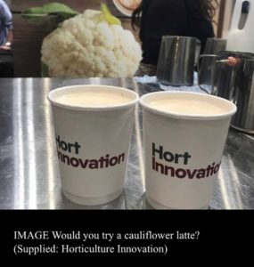 To kopper med blomkål-latte