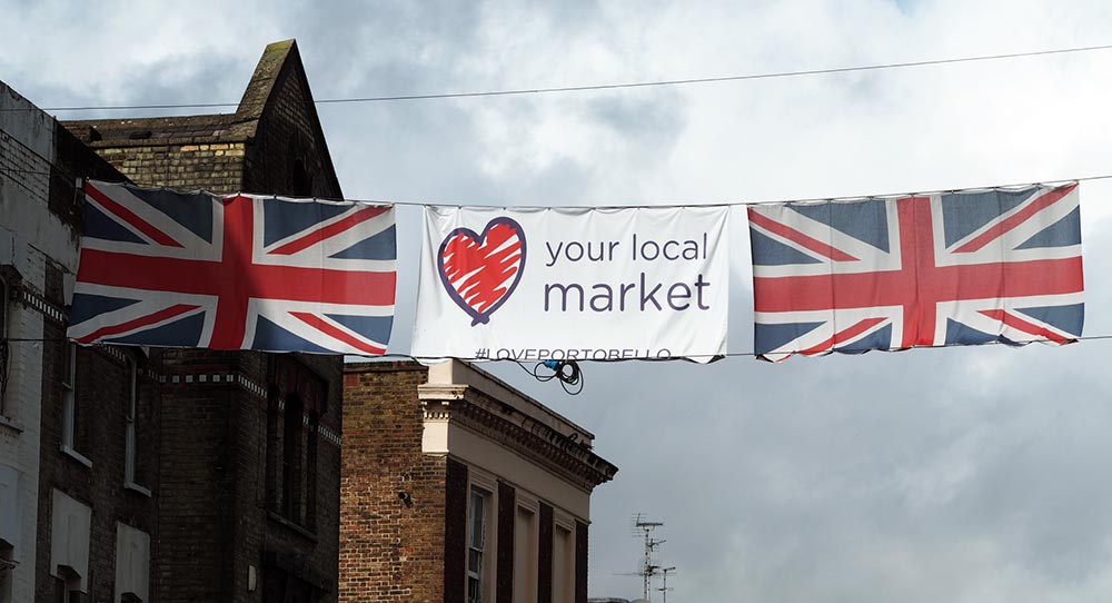 Et utendørs banner i Notting Hill.