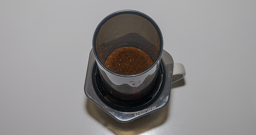 Malt kaffe ligger i en Aeropress