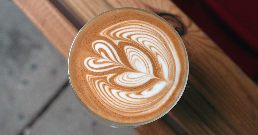 Bilde av nydelig lattekunst i et Kruve IMAGINE-glass