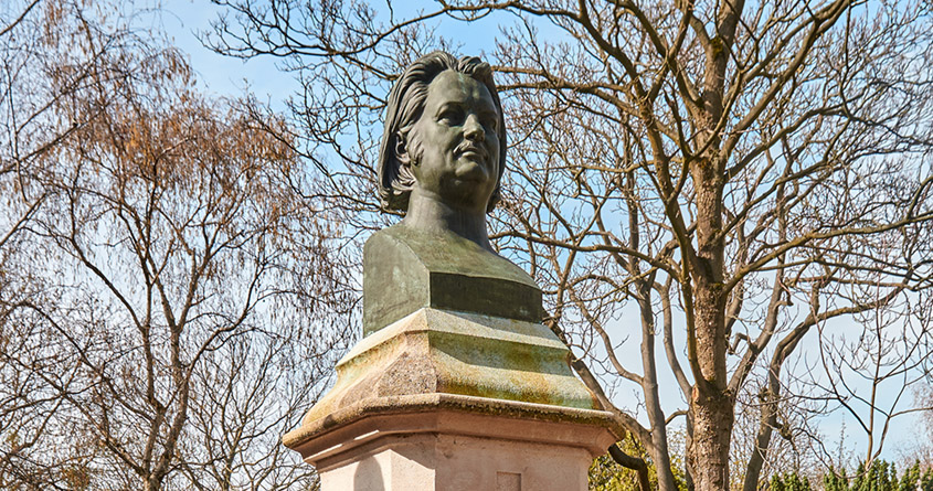 Bilde av gravstøtten til Honore de Balzac