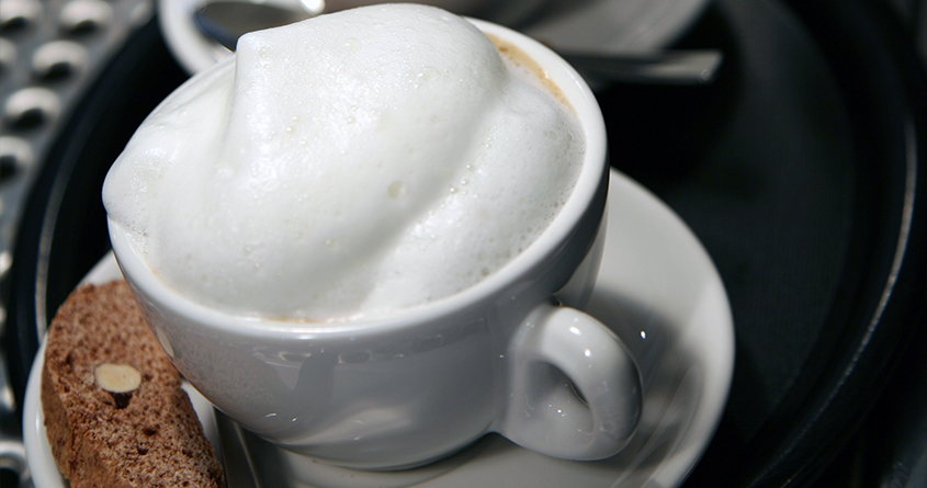 Bilde av en tørr cappuccino med mye melkeskum