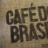 Nærbilde av en kaffesekk hvor det står «cafédo Brasil»