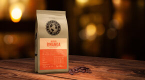 En pose med Inzovu Rwanda er foran et mørkt bakteppe